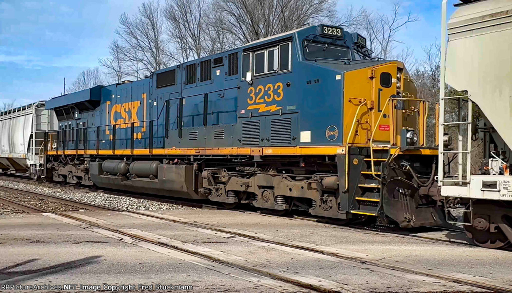 CSX 3233 is the MDPU for M369.